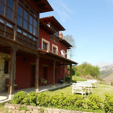 El Interior De Gaia Guest House Arriondas Bagian luar foto