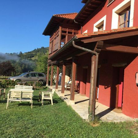 El Interior De Gaia Guest House Arriondas Bagian luar foto