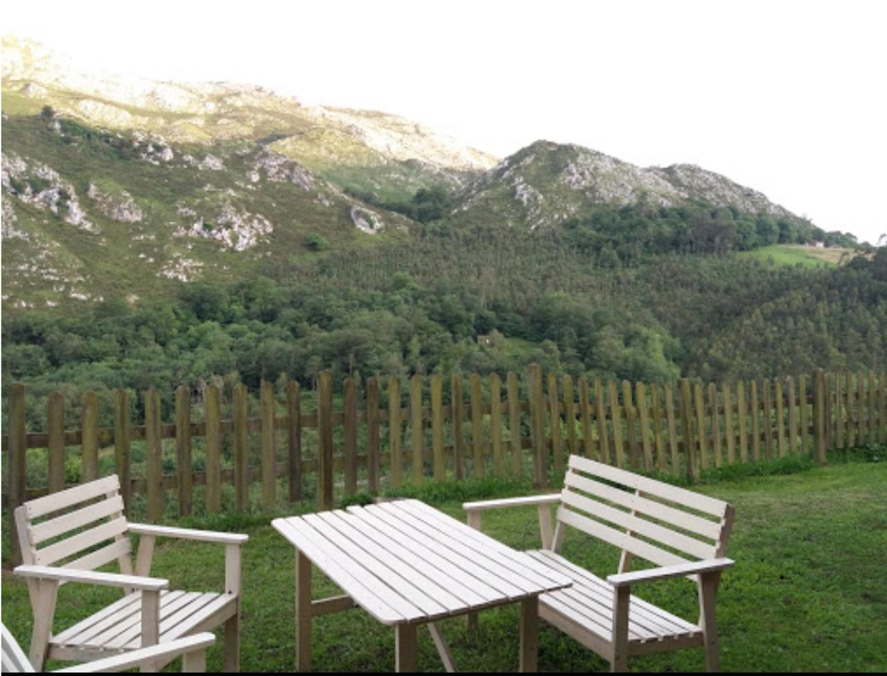 El Interior De Gaia Guest House Arriondas Bagian luar foto