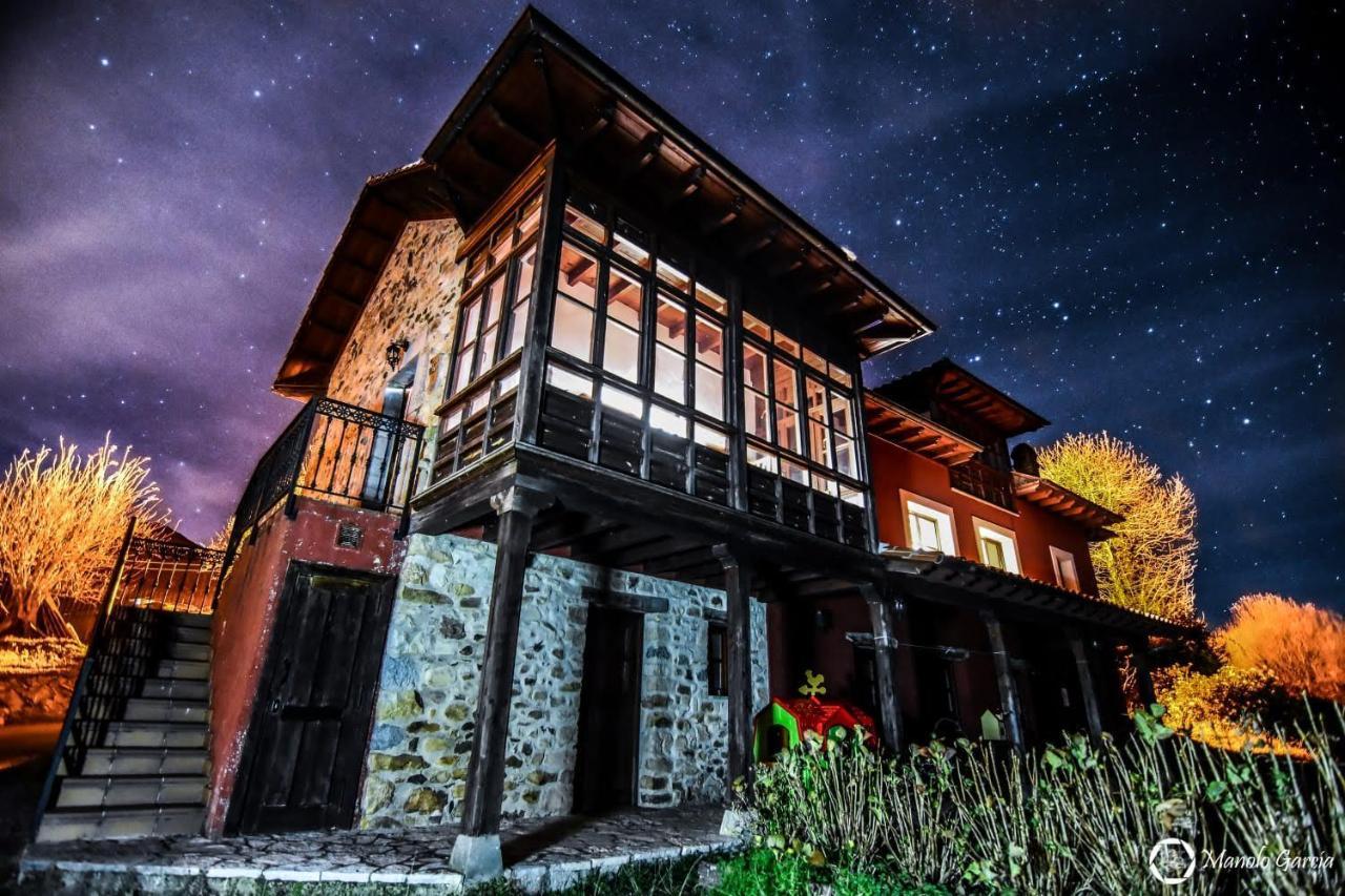 El Interior De Gaia Guest House Arriondas Bagian luar foto