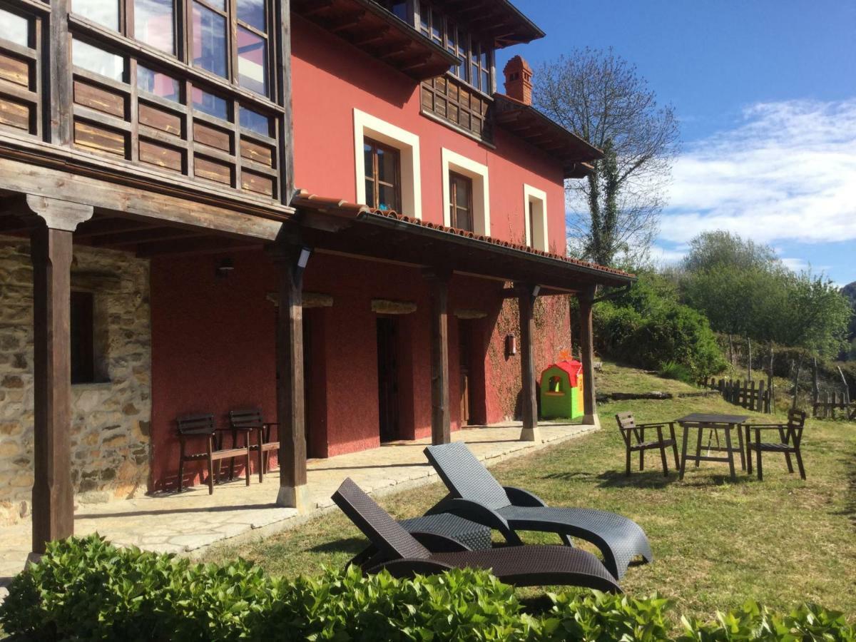 El Interior De Gaia Guest House Arriondas Bagian luar foto