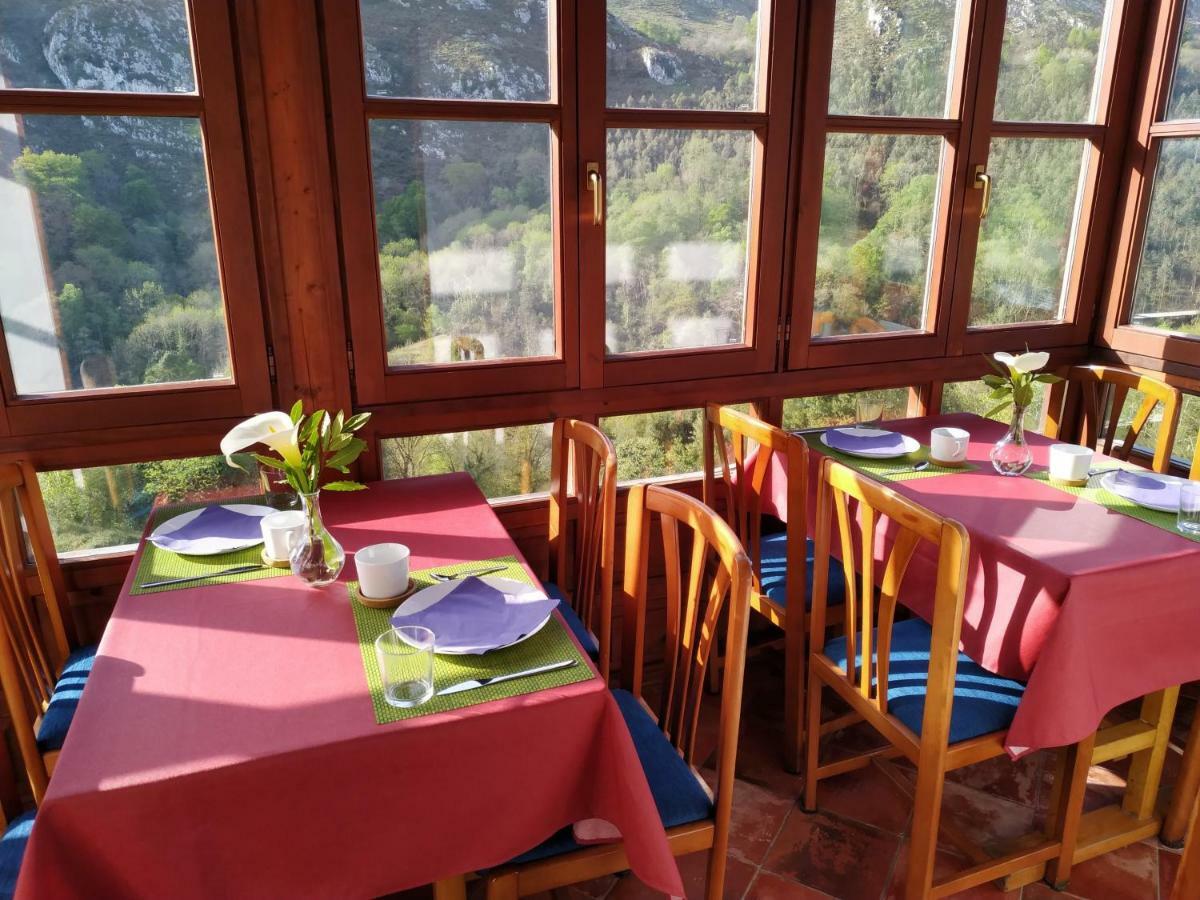 El Interior De Gaia Guest House Arriondas Bagian luar foto