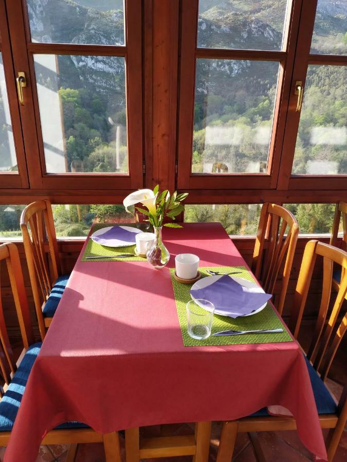 El Interior De Gaia Guest House Arriondas Bagian luar foto